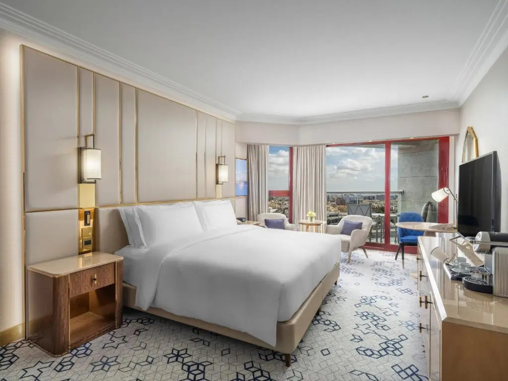 Premium Double room with city view (full double bed)