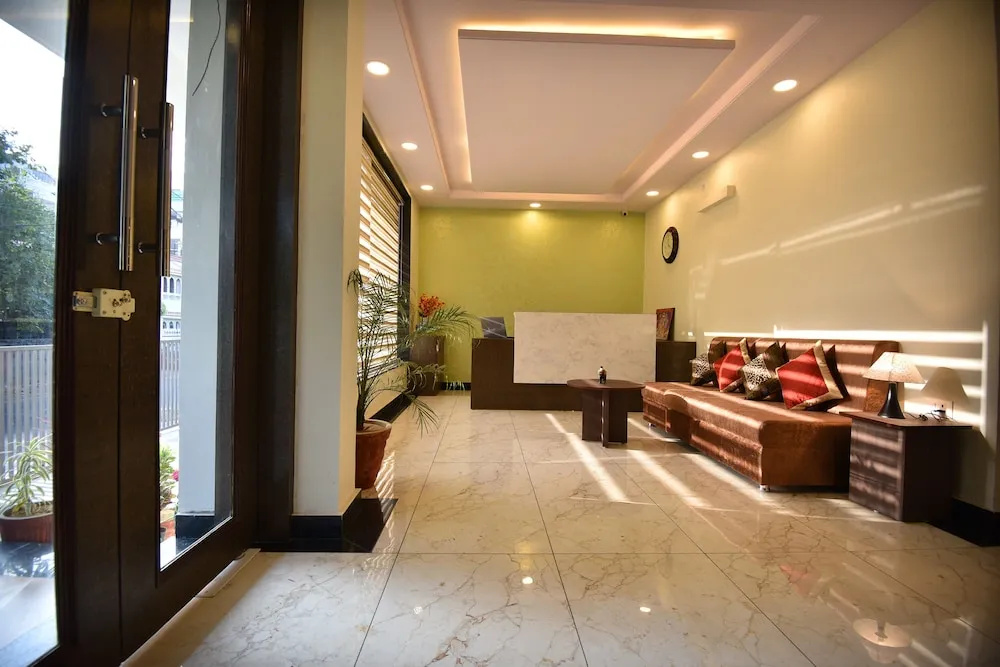 Lobby & Reception