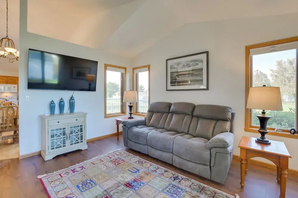 5 Mi to Dtwn: Pet-friendly 'wheatland Twin' Home! — фото