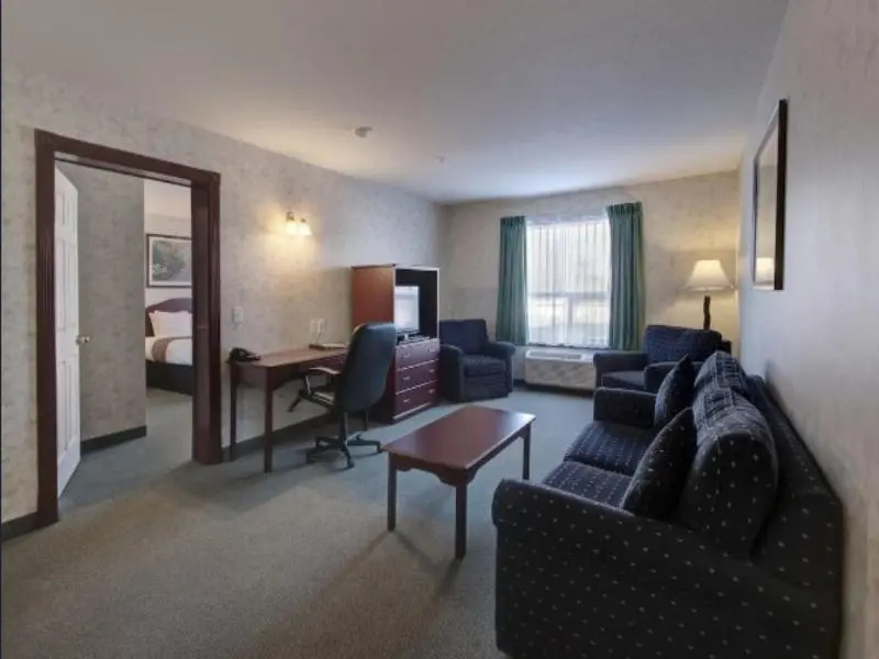 Ramada by Wyndham Nisku Edmonton Airport - Chambres