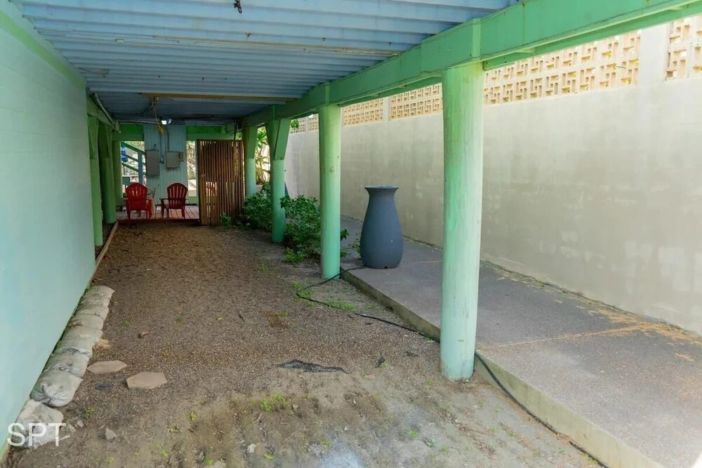 Lil Caribbean Vibes 2 Bedroom Home by RedAwning