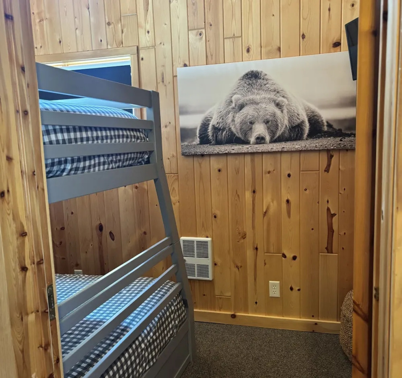 Yodeling Loon Hideaway 3 Bedroom Home