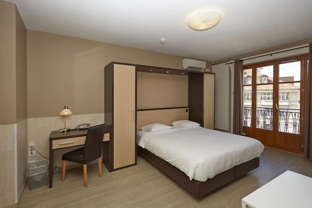 Large Triple room