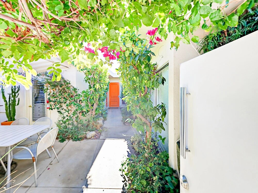 2br/2ba Historic Condo> North Of Old Las Palmas Palm Springs 2 Bedroom Condo