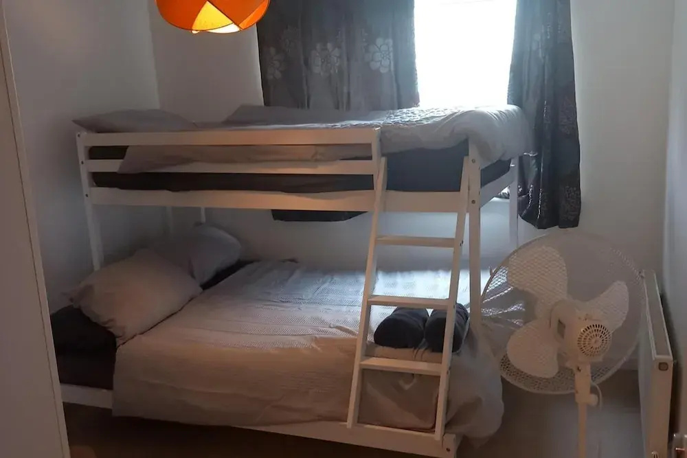 5 Guests - Pet Friendly - Balcony & Free Parking