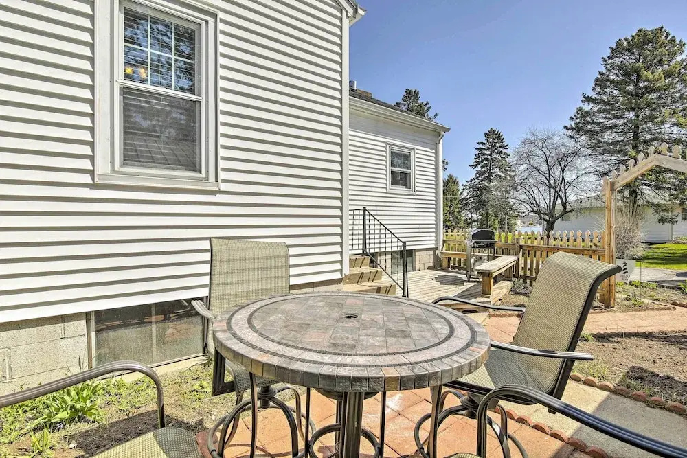 Modern Sturgeon Bay Home by Potawatomi State Park!