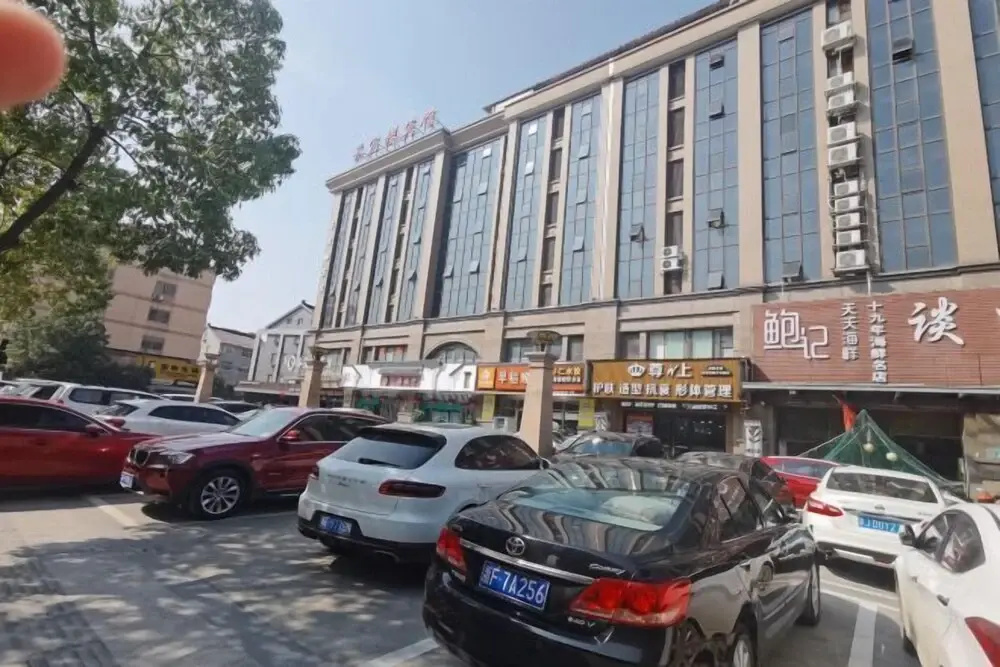 Puyuan Qihonglou Hotel