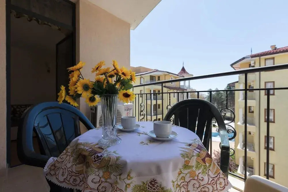 Quiet One Bedroom Apartment with Balcony