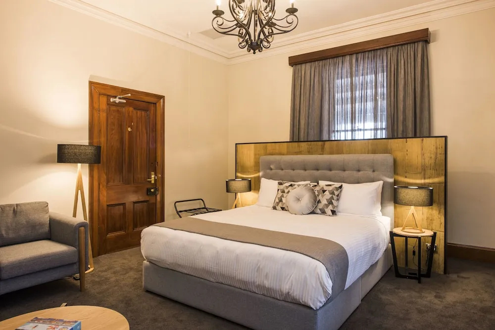 Deluxe Double Suite with balcony (full double bed)