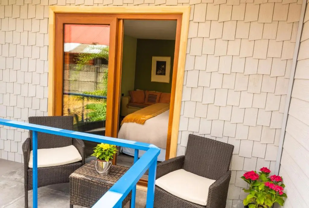 Standard Double room with balcony (full double bed)