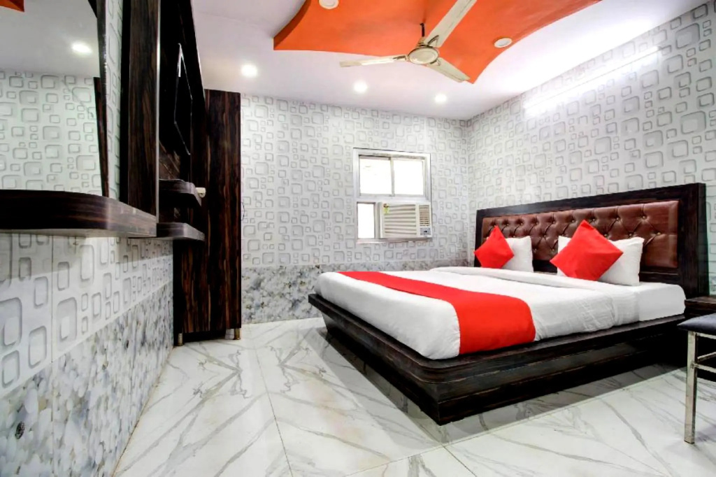 Deluxe Double room (full double bed)