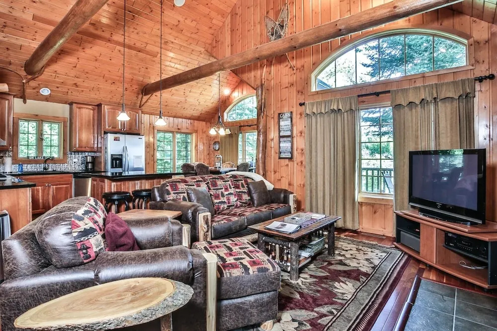 The Log Lodge - 4 Br Home