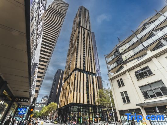 Prime CBD Living Modern 1BR Steps from Everything