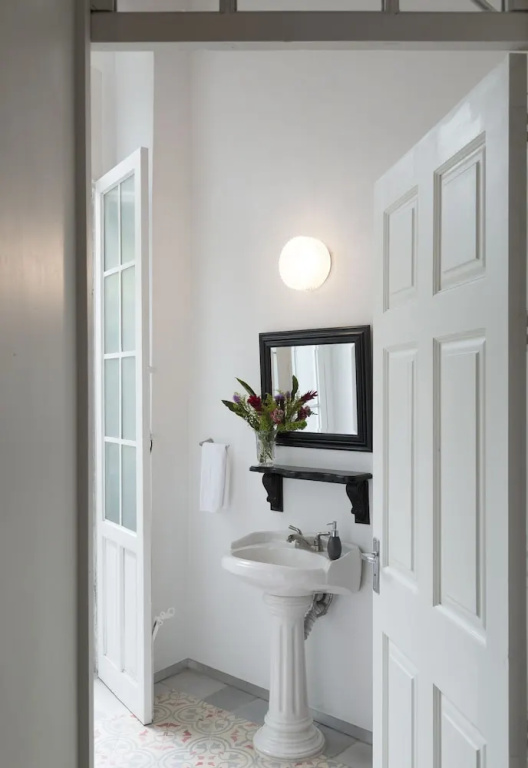 Suite with street view