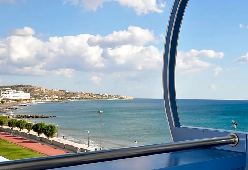 Deluxe Suite with partial sea view