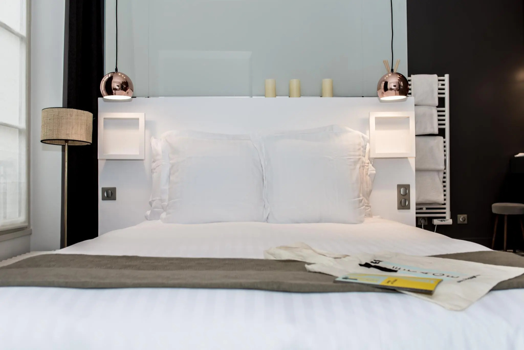 Deluxe Double room (full double bed)