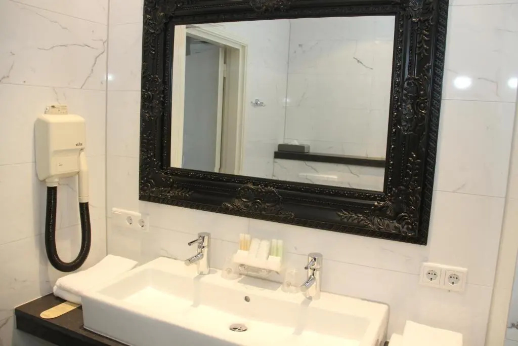 Golden Tulip West Ende - Chambres