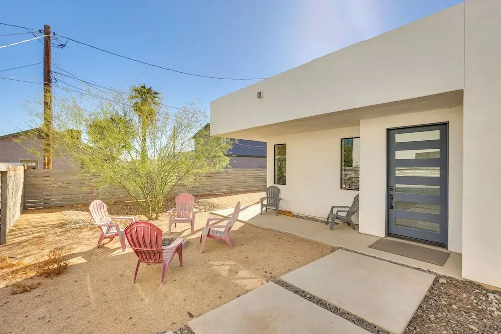 2 Mi to Dtwn Phoenix: Sleek Apt w/ Fenced Yard!