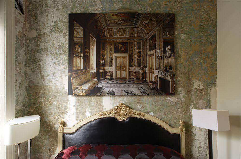 Rough Luxe Hotel by null