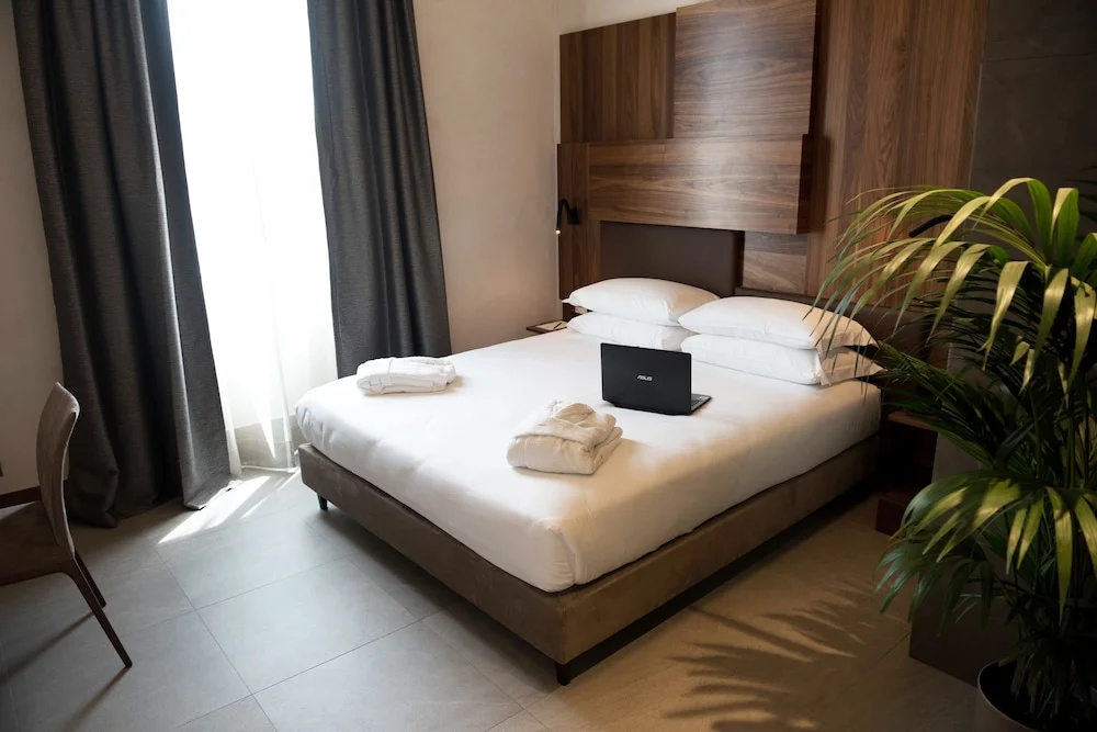 Double Suite (full double bed)