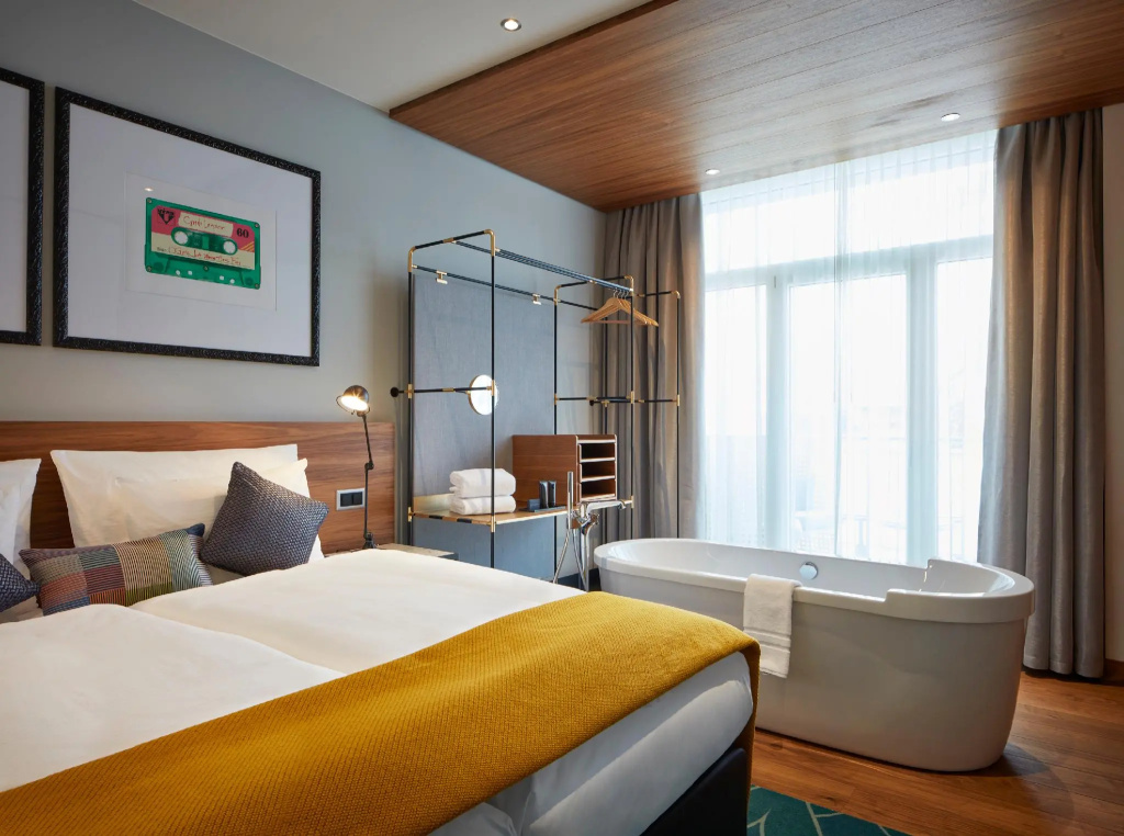 Double Suite (full double bed)
