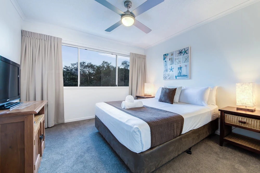 3 Bedrooms Apartment with balcony and with garden view