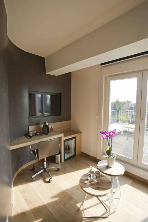 Carlton Hotel picture