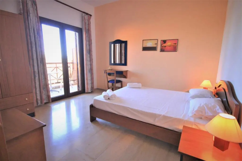 2 Bedrooms Apartment with garden view