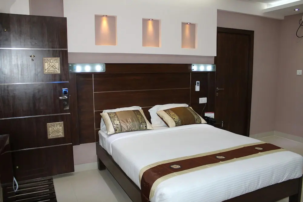 Deluxe Double room with balcony (full double bed)