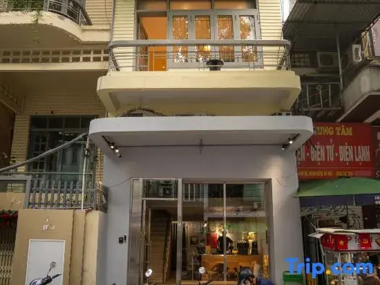 Ly Nam De Apartment – Walk to Railway Cafe