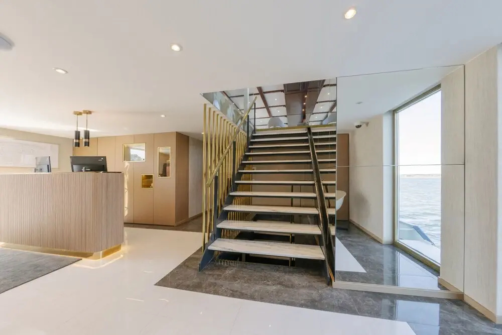 Lobby & Reception