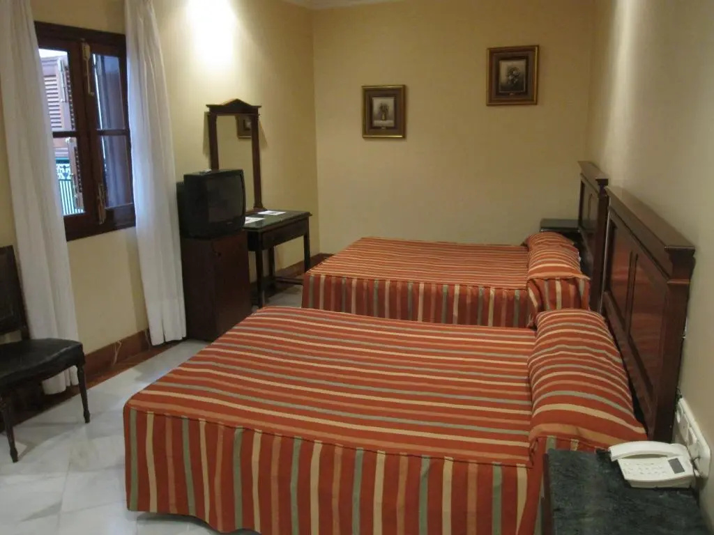 Standard Triple room
