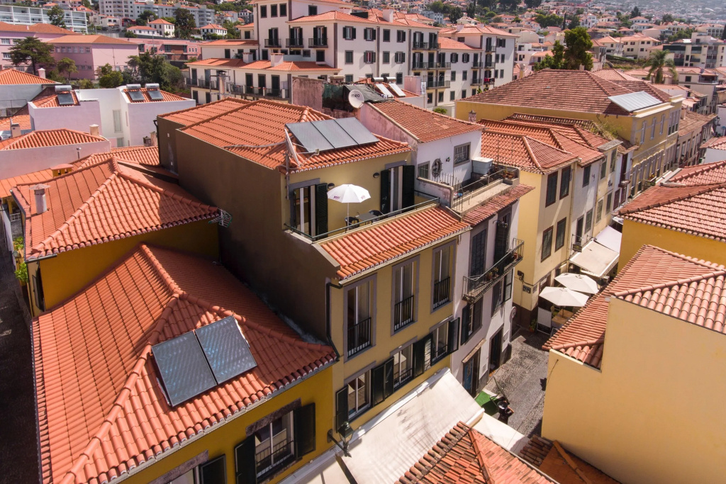 In the pedestrianised Funchal Old Town, close to amenities | Taberna Penthouse