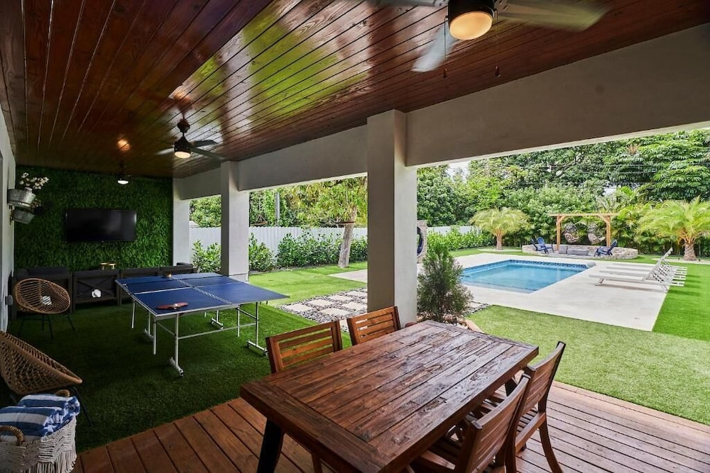 Villa Caicos Fire Pit Pool