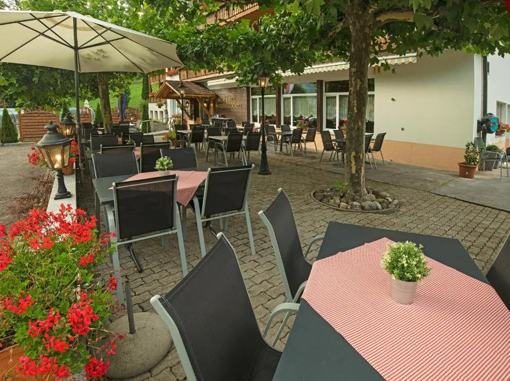 Food & Beverage
