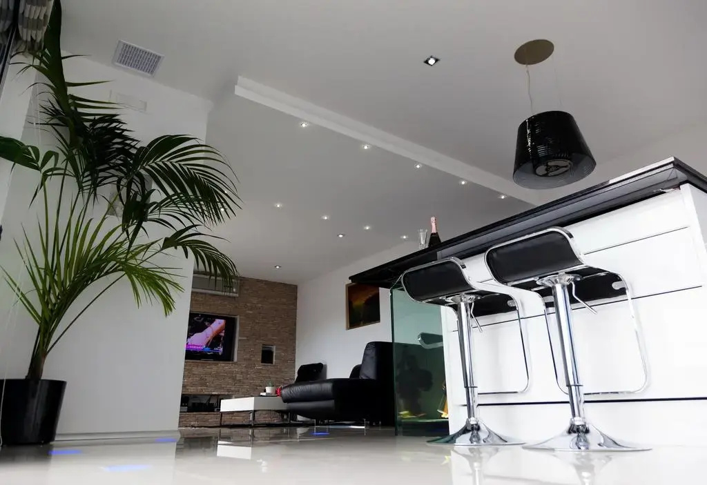 Lobby & Reception