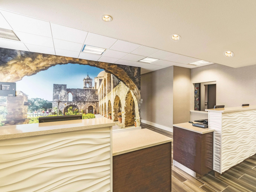 Lobby & Reception