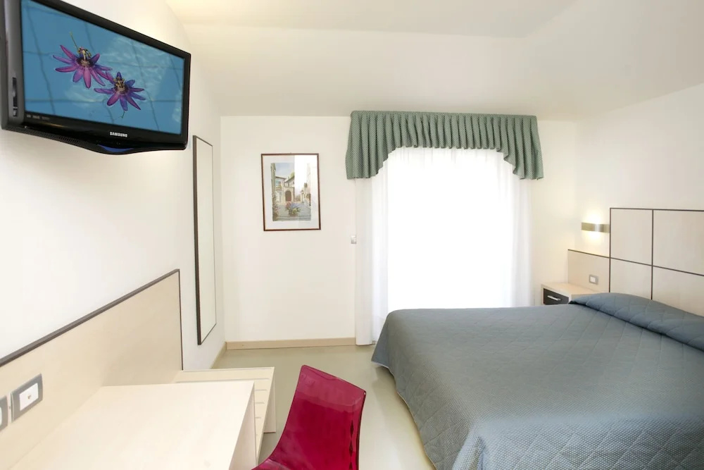 Standard Double room with balcony (full double bed)