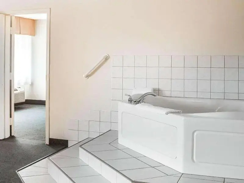 Double Suite (full double bed)