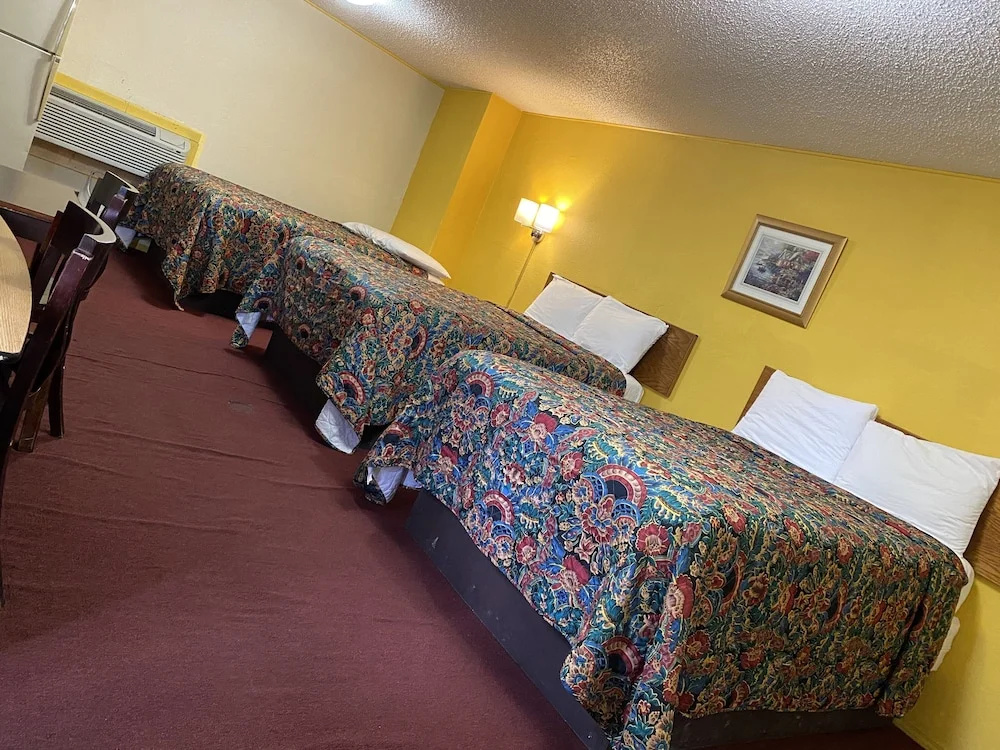 Standard Triple room