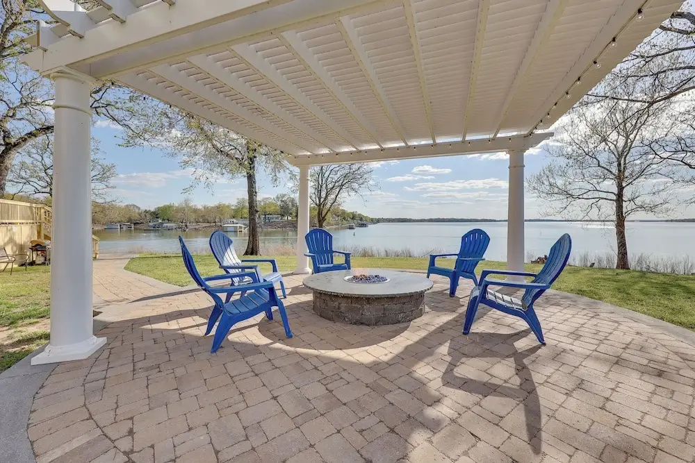 Lakefront Home w/ Shared Boat Ramp in Grove!