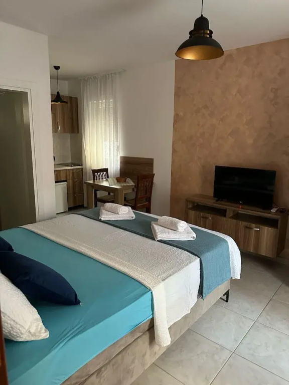 Classic Double room with balcony and with city view (full double bed)