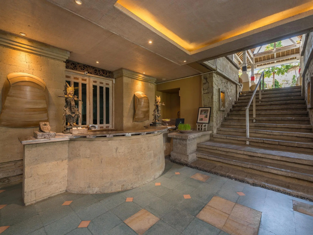 Lobby & Reception