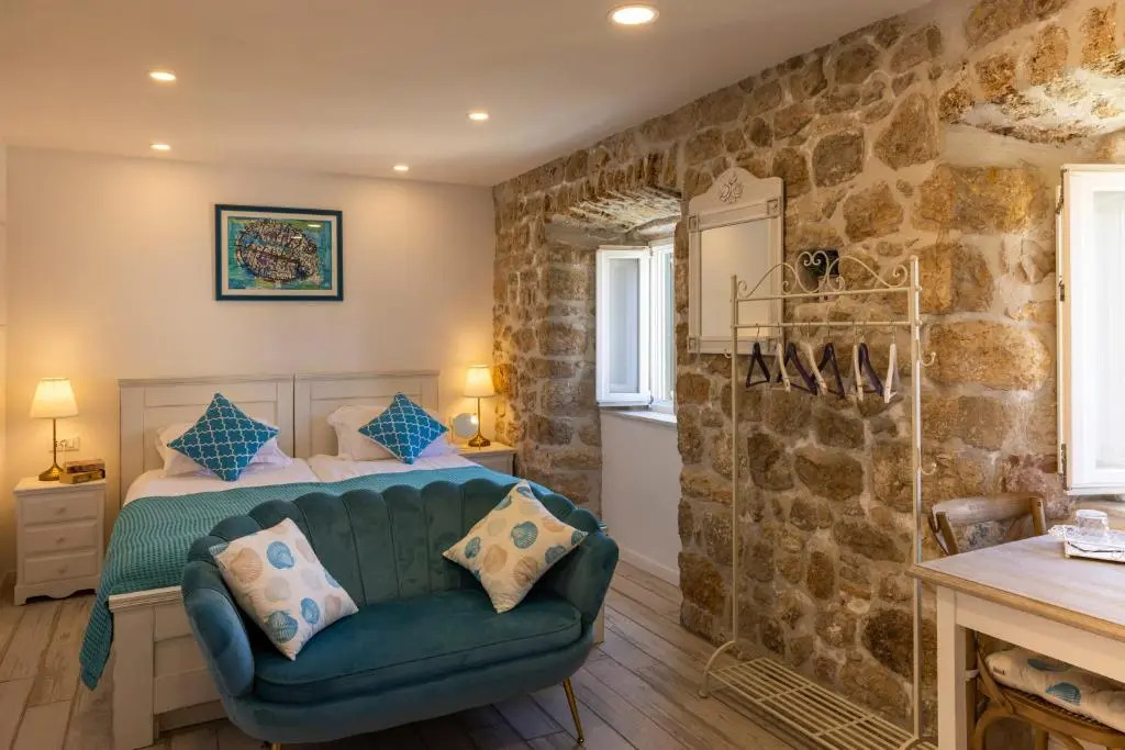 Stayeva 11 image rooms