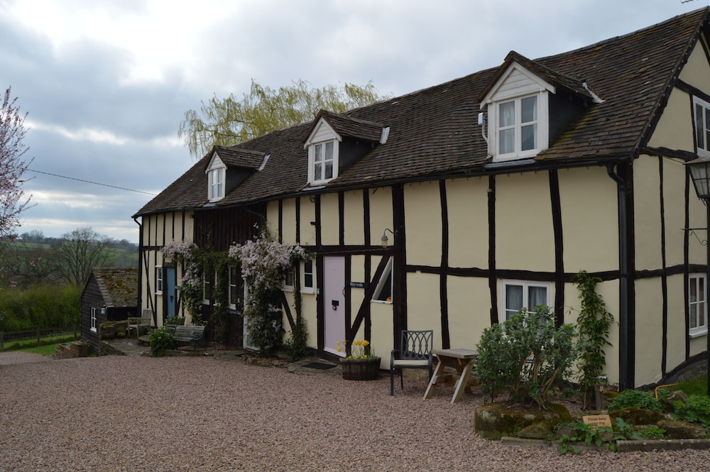 Whitewells Farm Cottages