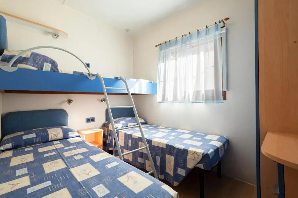 2 Bedrooms Bungalow