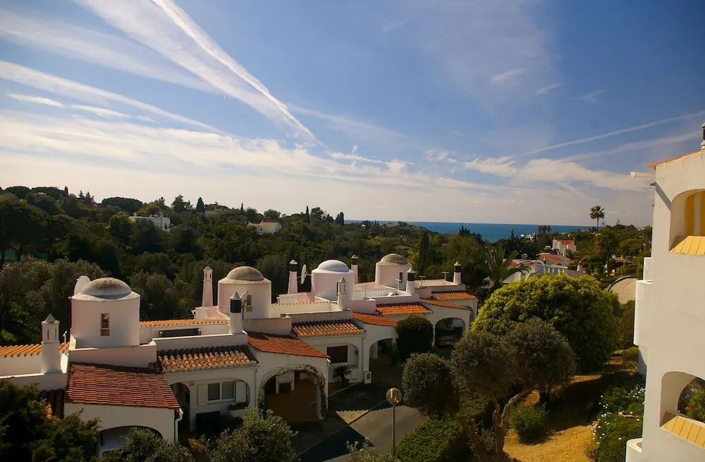 Lovely 2 Bedroom end Townhouse in Carvoeiro
