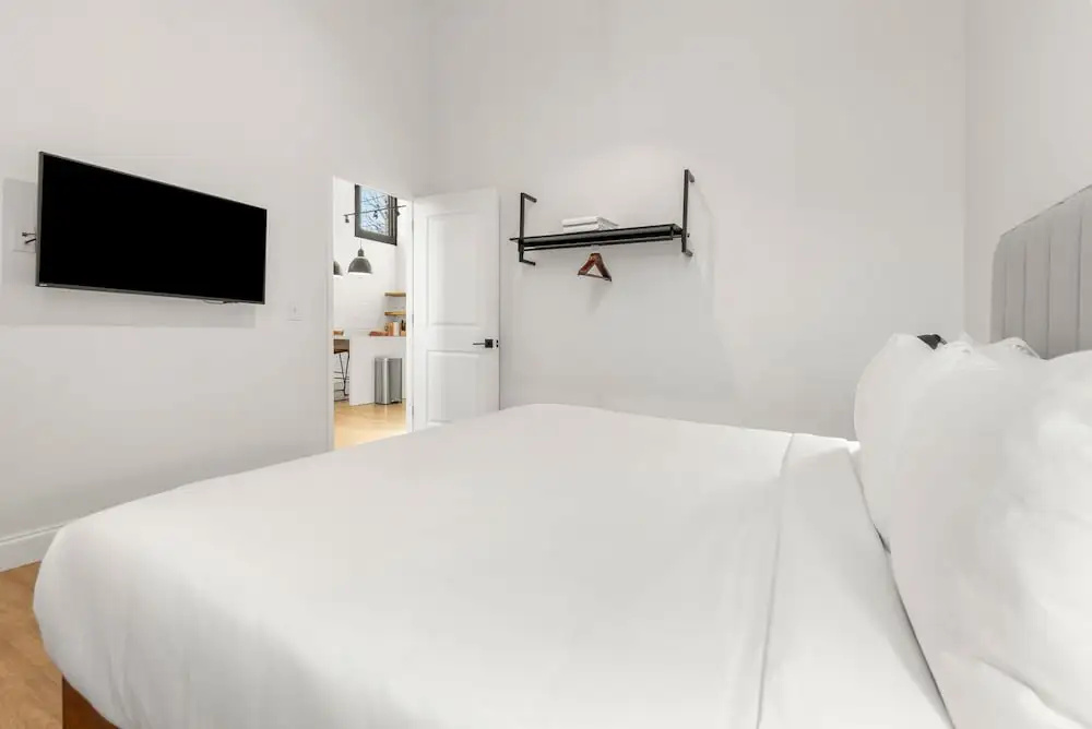 Double Suite (full double bed)