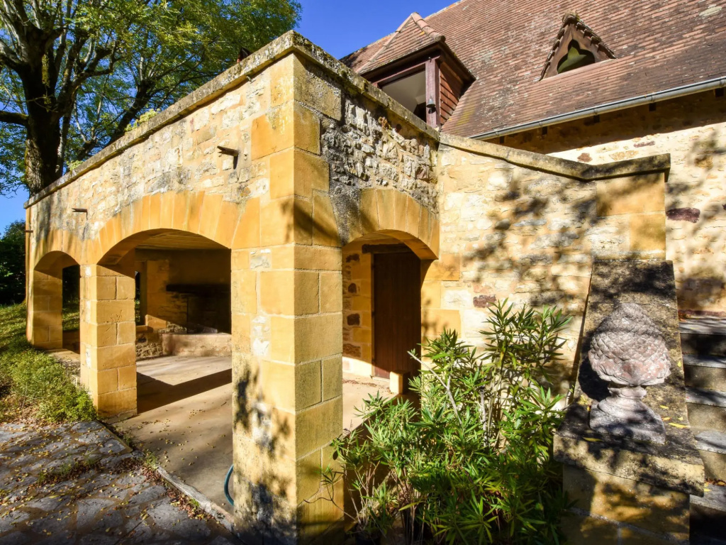 Beautiful Renovated Villa with Private Pool, 2 Terraces And Beautiful View!