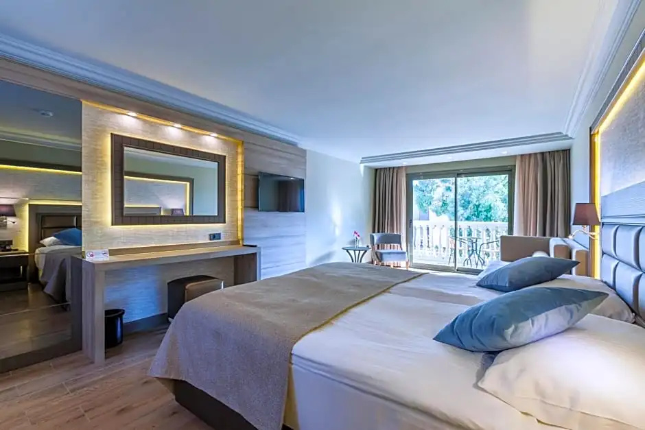 Standard Double room with land view (full double bed)
